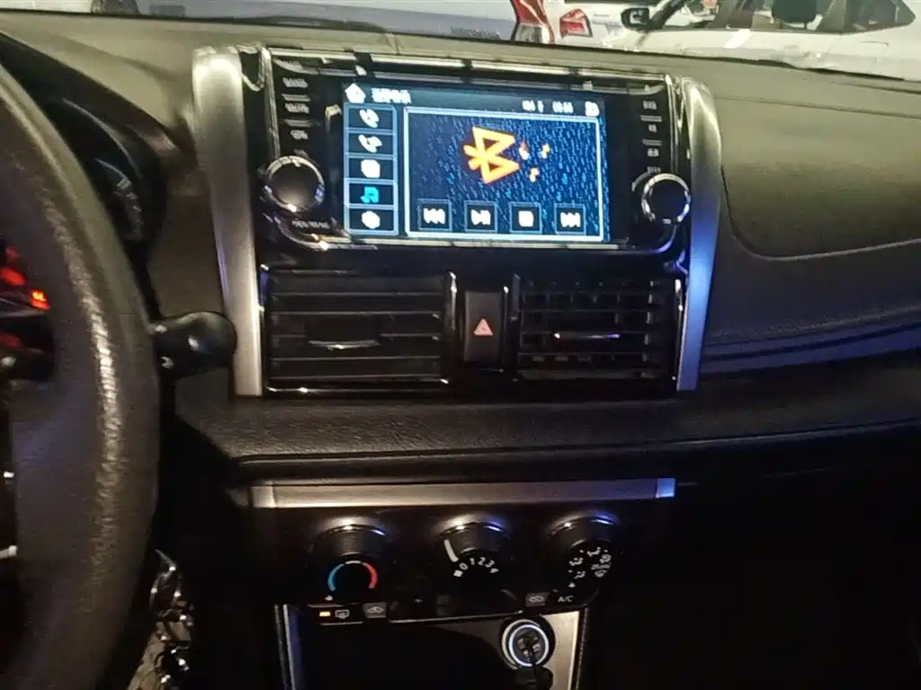 Toyota YARiS L Zhi Xuan 2015 1.5E Auto Charming Edition фото 13