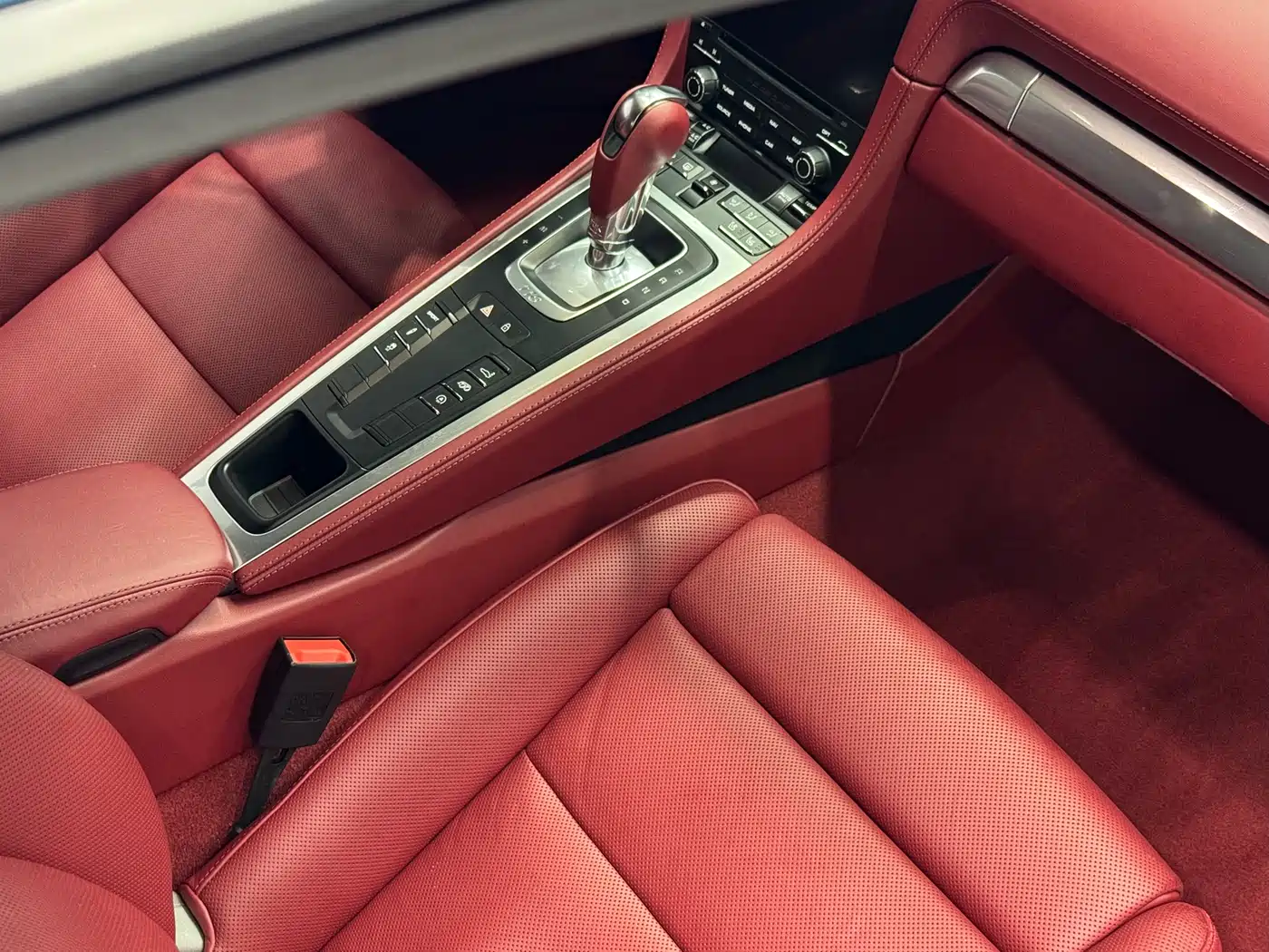 Porsche 718 2018 Cayman 2.0T фото 39