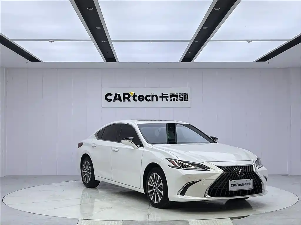 Lexus ES 2022 200 Excellence Edition фото 2