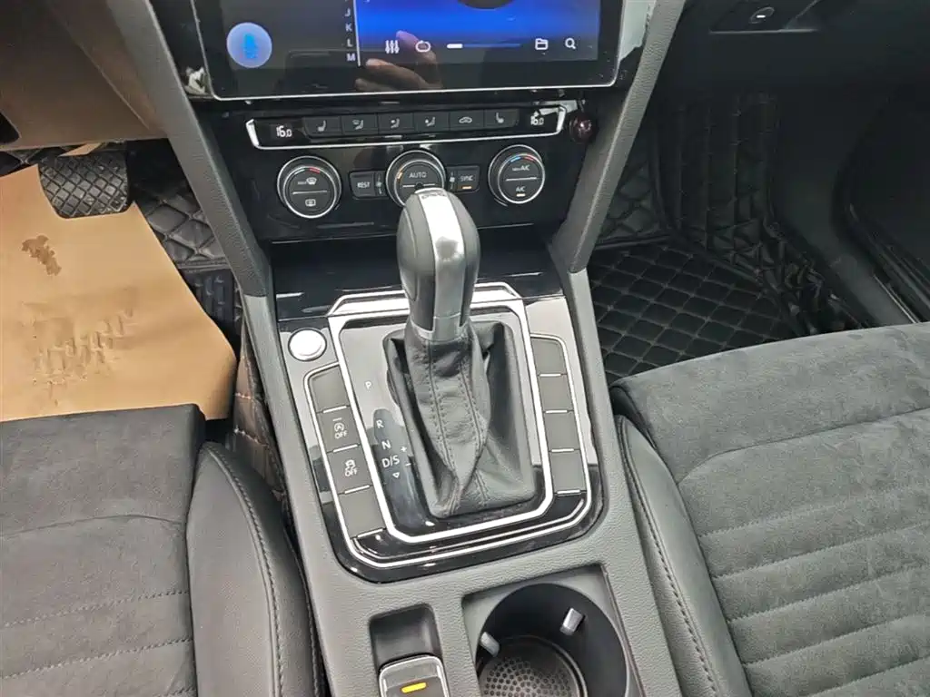 Volkswagen Magotan 2017 330TSI DSG Luxury фото 14