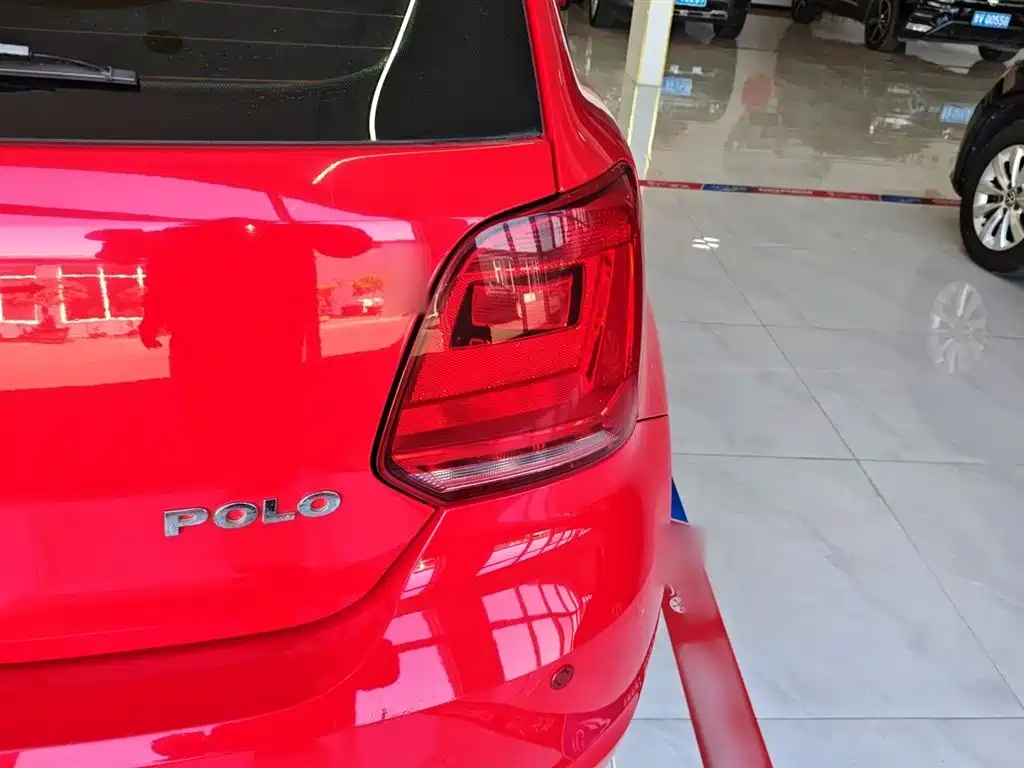 Volkswagen Polo 2016 1.4L Automatic Trend фото 8