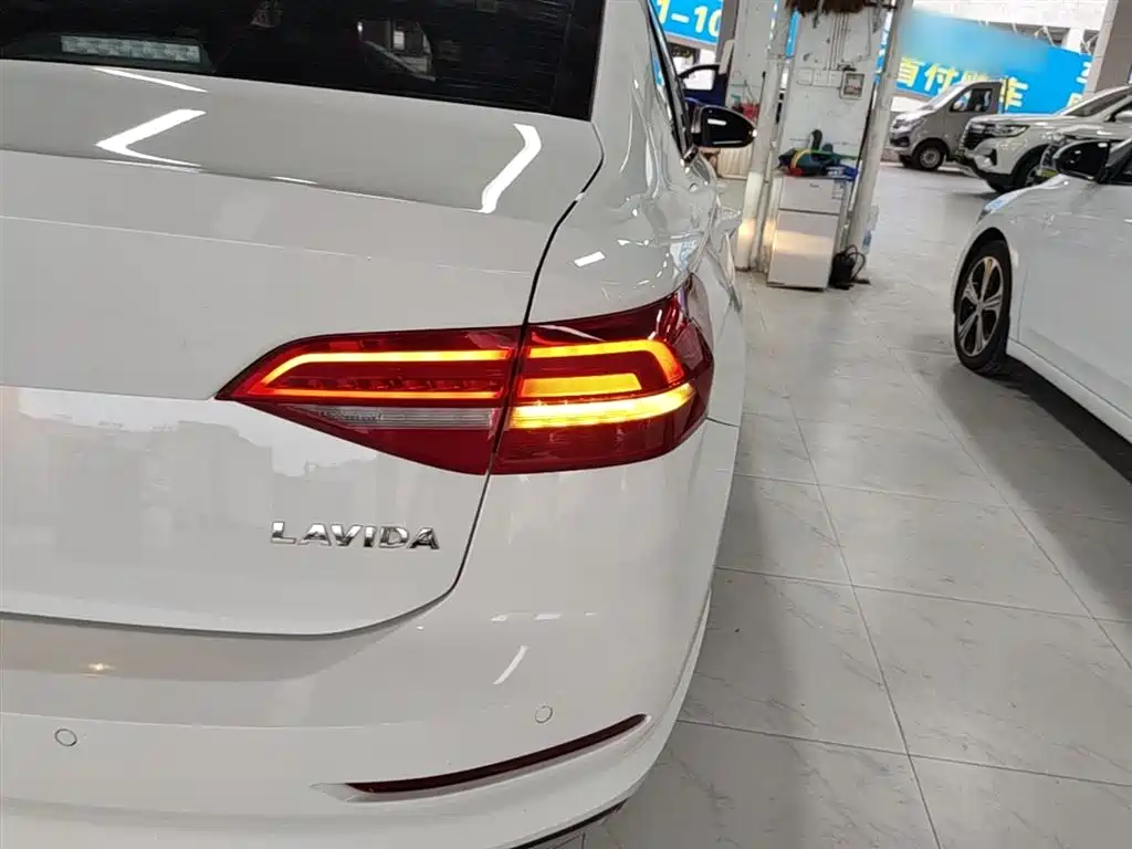 Volkswagen Lavida 2019 1.5L Automatic Comfort Edition China VI фото 8