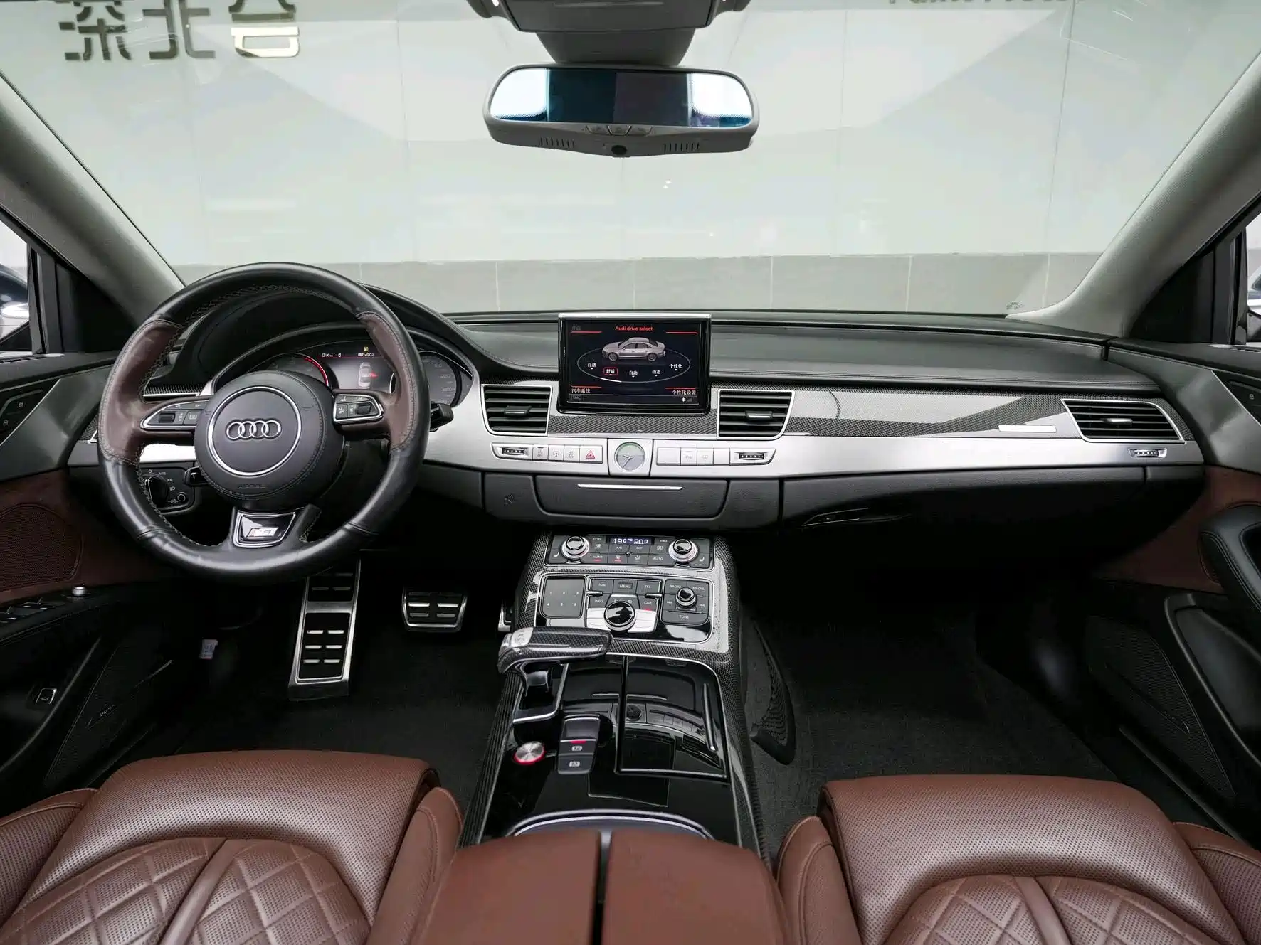 Фото 13 - Audi S8