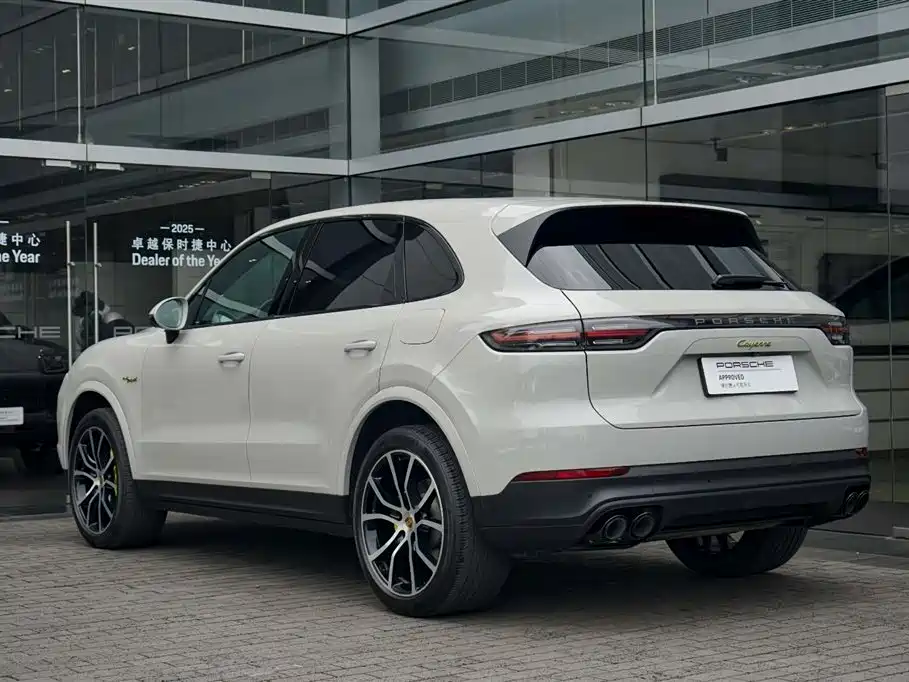 Porsche Cayenne New Energy 2023 Cayenne E-Hybrid 2.0T Platinum Edition фото 4