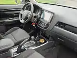 Photo 12 - Mitsubishi Outlander