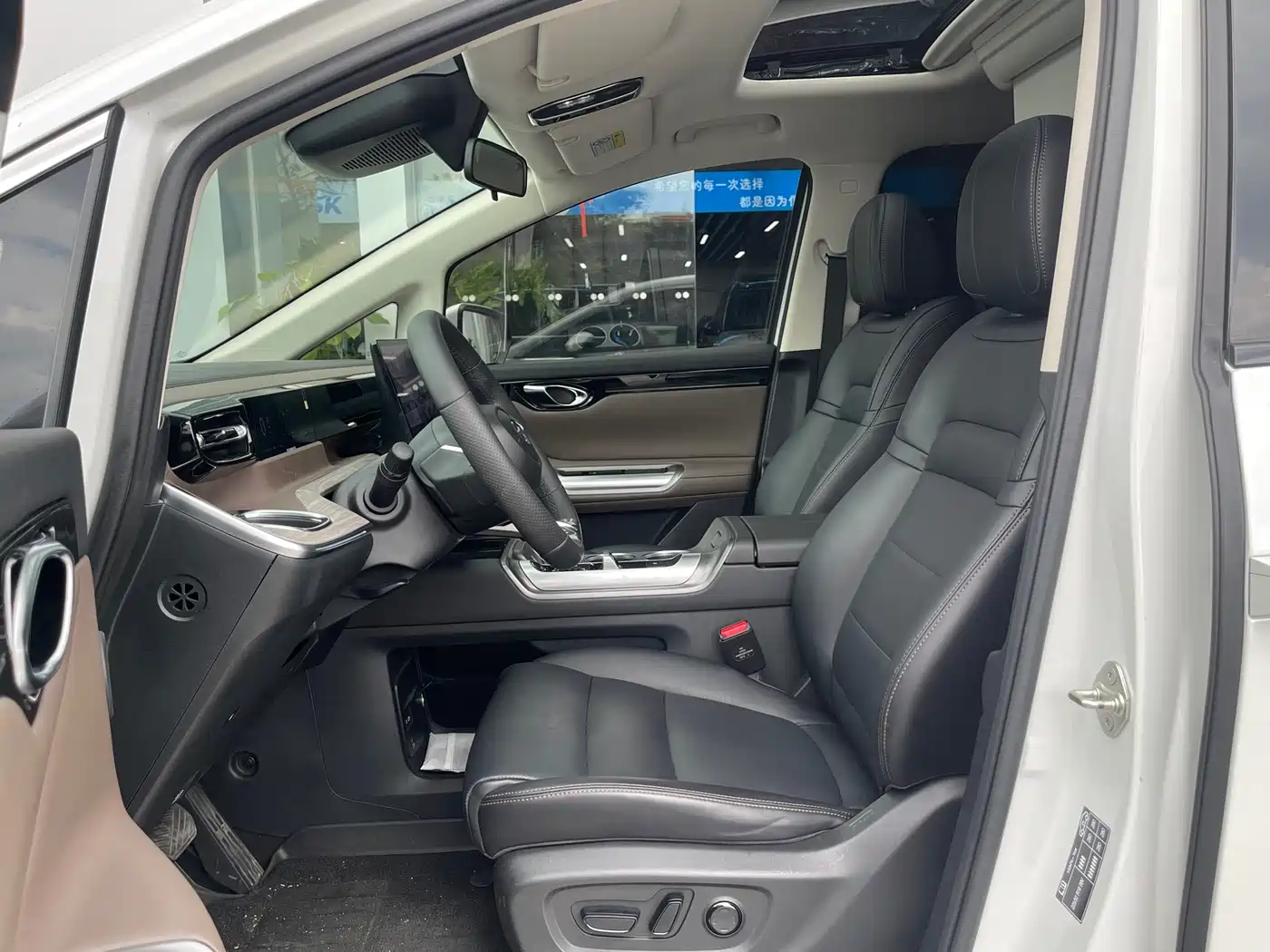 GAC Trumpchi Trumpchi E8 NEV 2024 Model 150km MAX фото 7