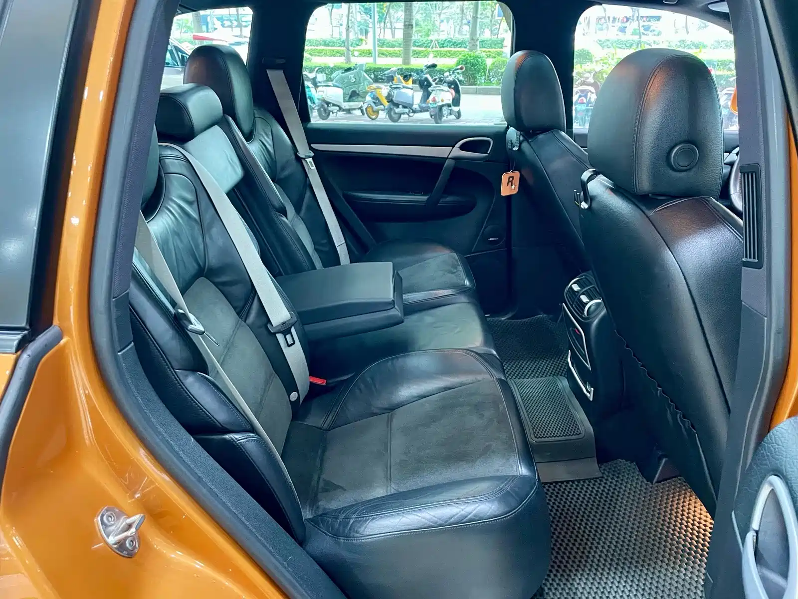 Photo 11 - Porsche Cayenne