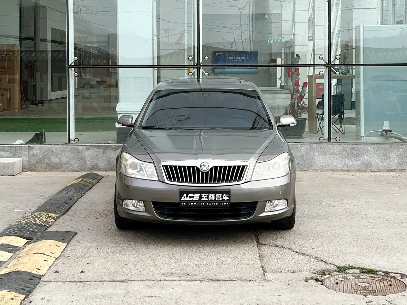 Škoda Octavia 2010 Model 1.8TSI DSG Elegance Edition фото 2