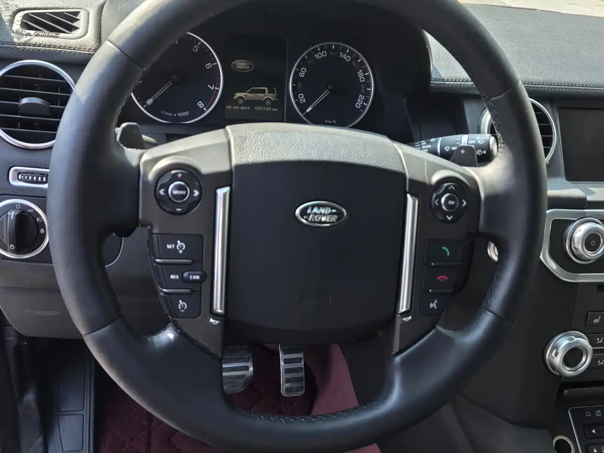 Land Rover Discovery 2015 3.0 SC V6 SE фото 14