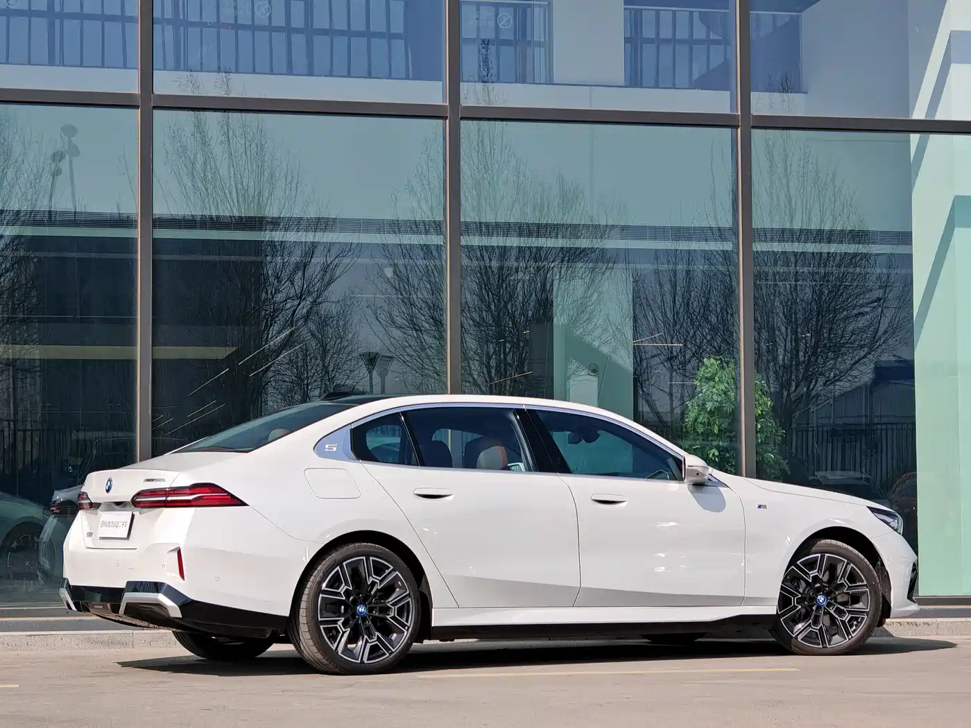 BMW i5 2025 xDrive 50L M Sport Package фото 4