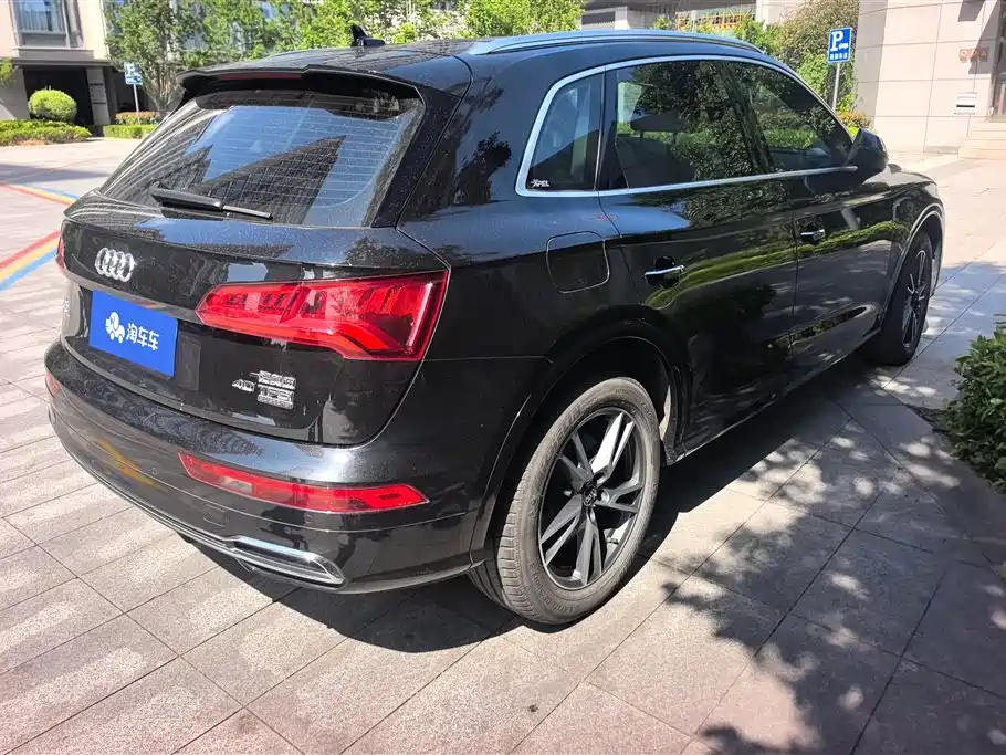 Audi Q5L 2020 Facelift 40 TFSI Honor Fashion фото 3