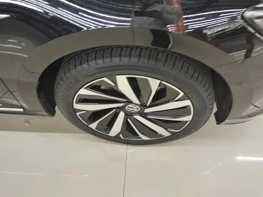 Volkswagen Passat 2022 330TSI Luxury Edition фото 6