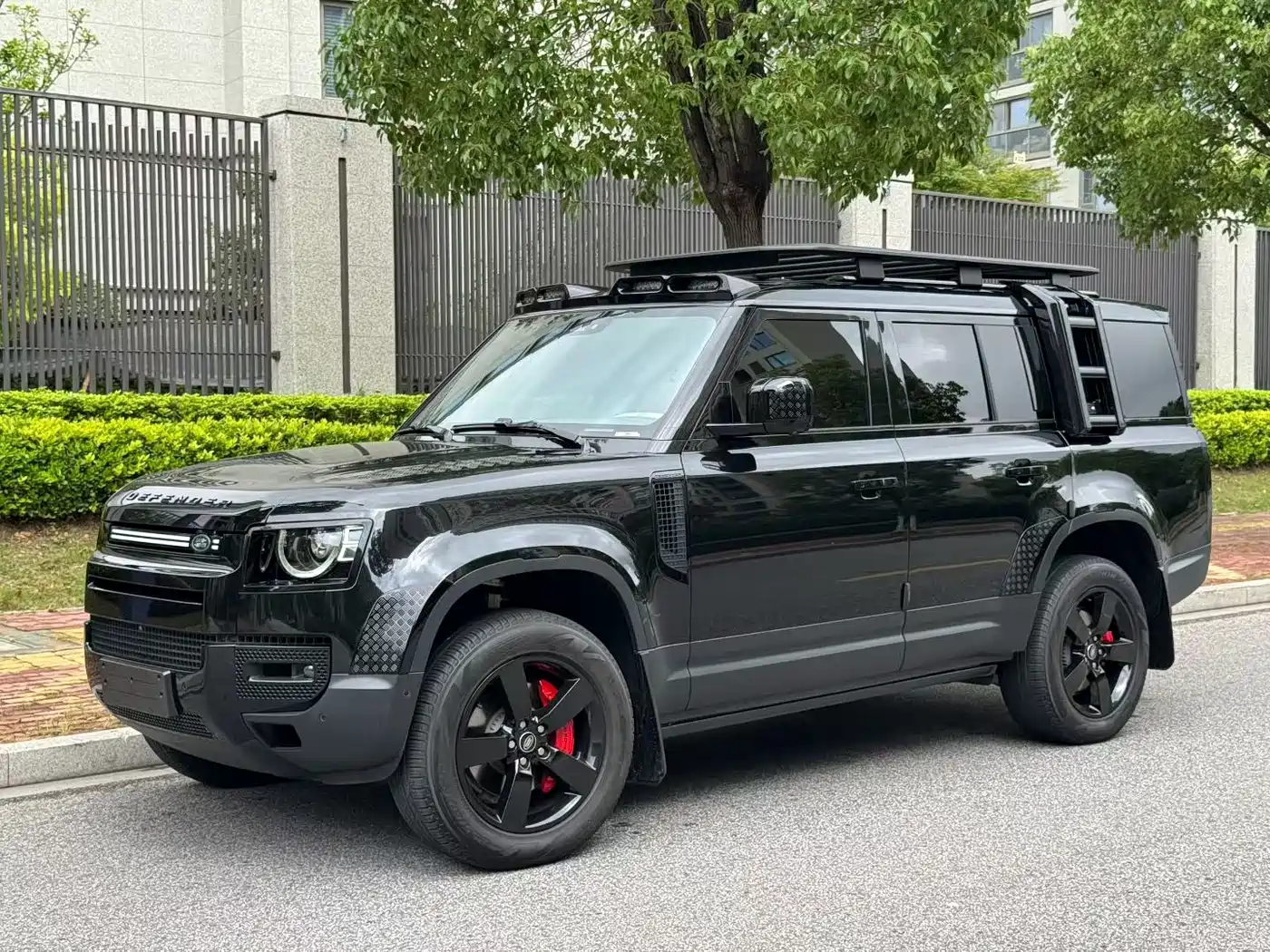 Land Rover Defender 2023 Model Year 130 3.0T P400 HSE
