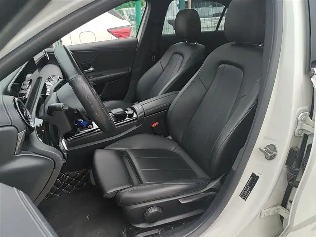 Mercedes-Benz A-Class 2020 Facelift A 200 L Sport Sedan Dynamic фото 15