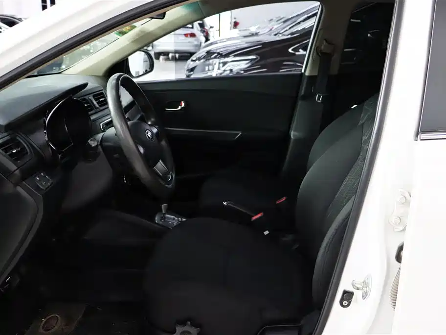 Kia K2 2012 Sedan 1.4L AT GLS Commemorative Edition фото 4