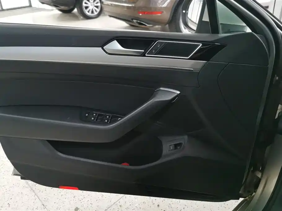 Volkswagen Magotan 2017 330TSI DSG Luxury фото 7