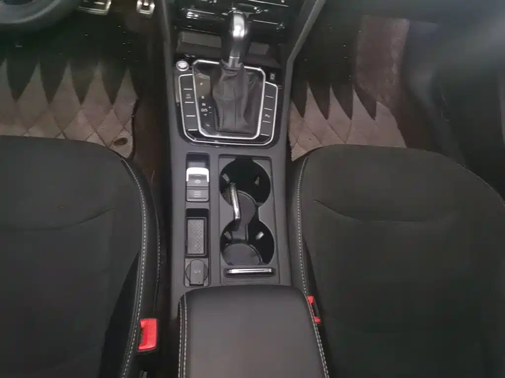 Volkswagen FAW-Volkswagen CC 2021 330TSI Dazzle Edition фото 14