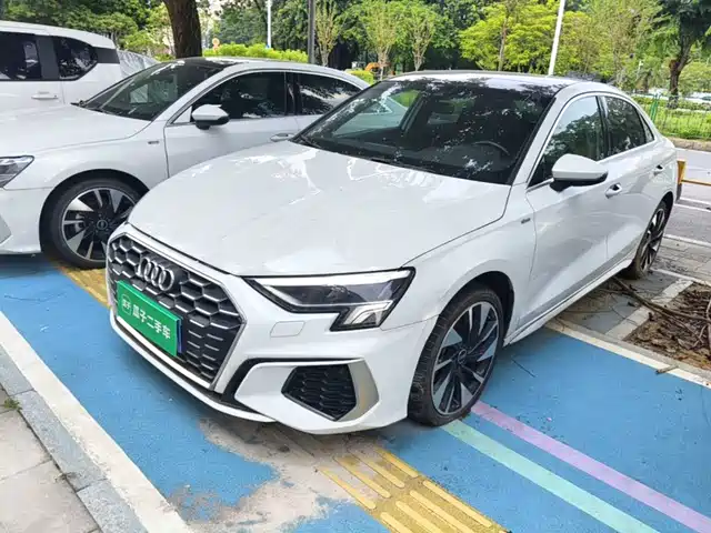 Audi A3 A3L Limousine 35 TFSI, Стиль Спорт