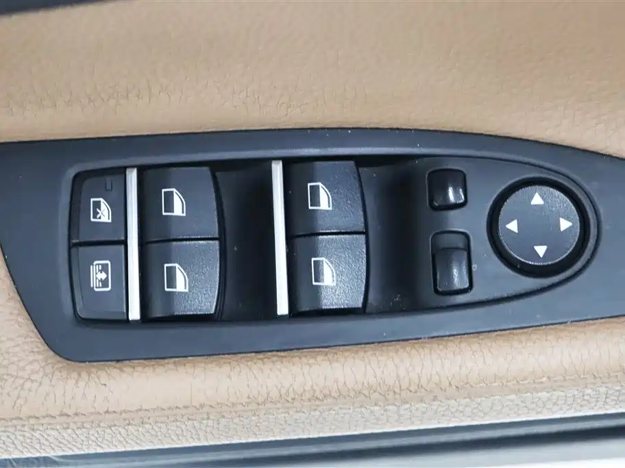 BMW 7 Series 2014 730Li Premium фото 12