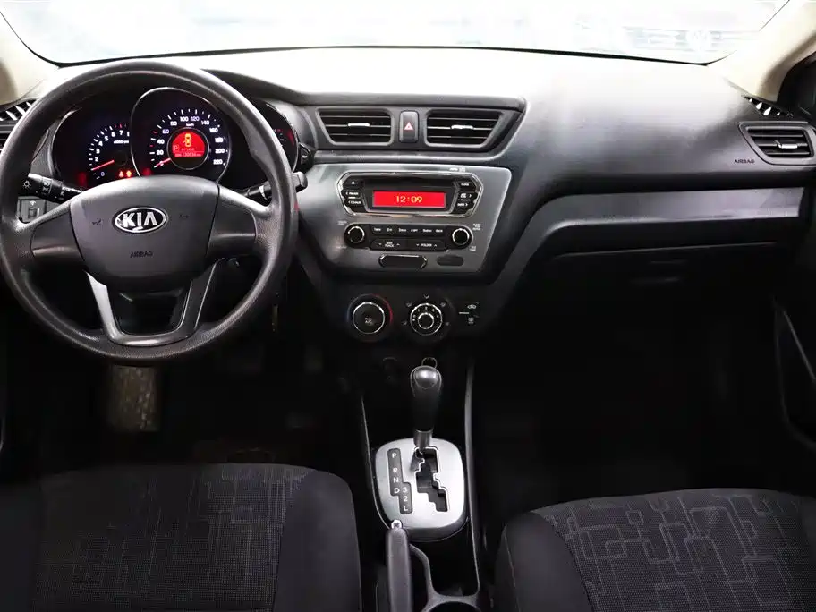 Kia K2 2012 Sedan 1.4L AT GLS Commemorative Edition фото 6