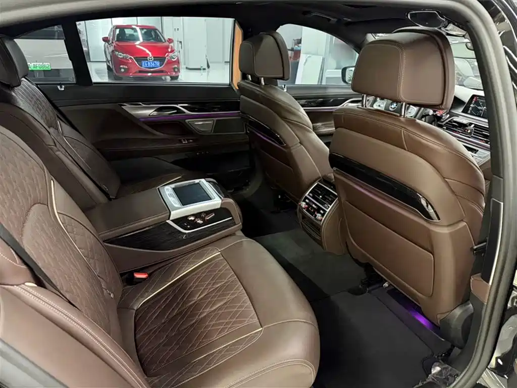 BMW 7 Series 2019 Facelift 740Li Leading M Sport Package фото 12