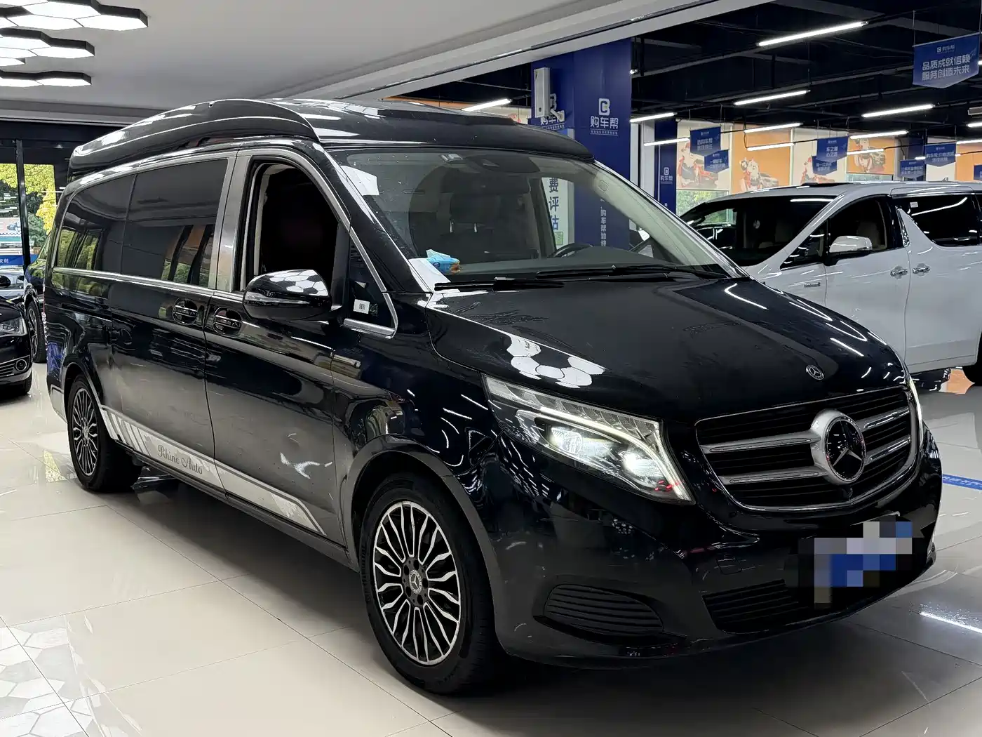 Mercedes-Benz V-Class 2018 V 260 L Premium Long Wheelbase Edition China VI фото 3