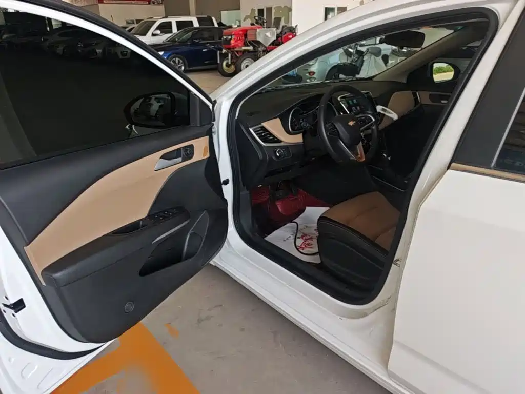 CHEVROLET CRUZE