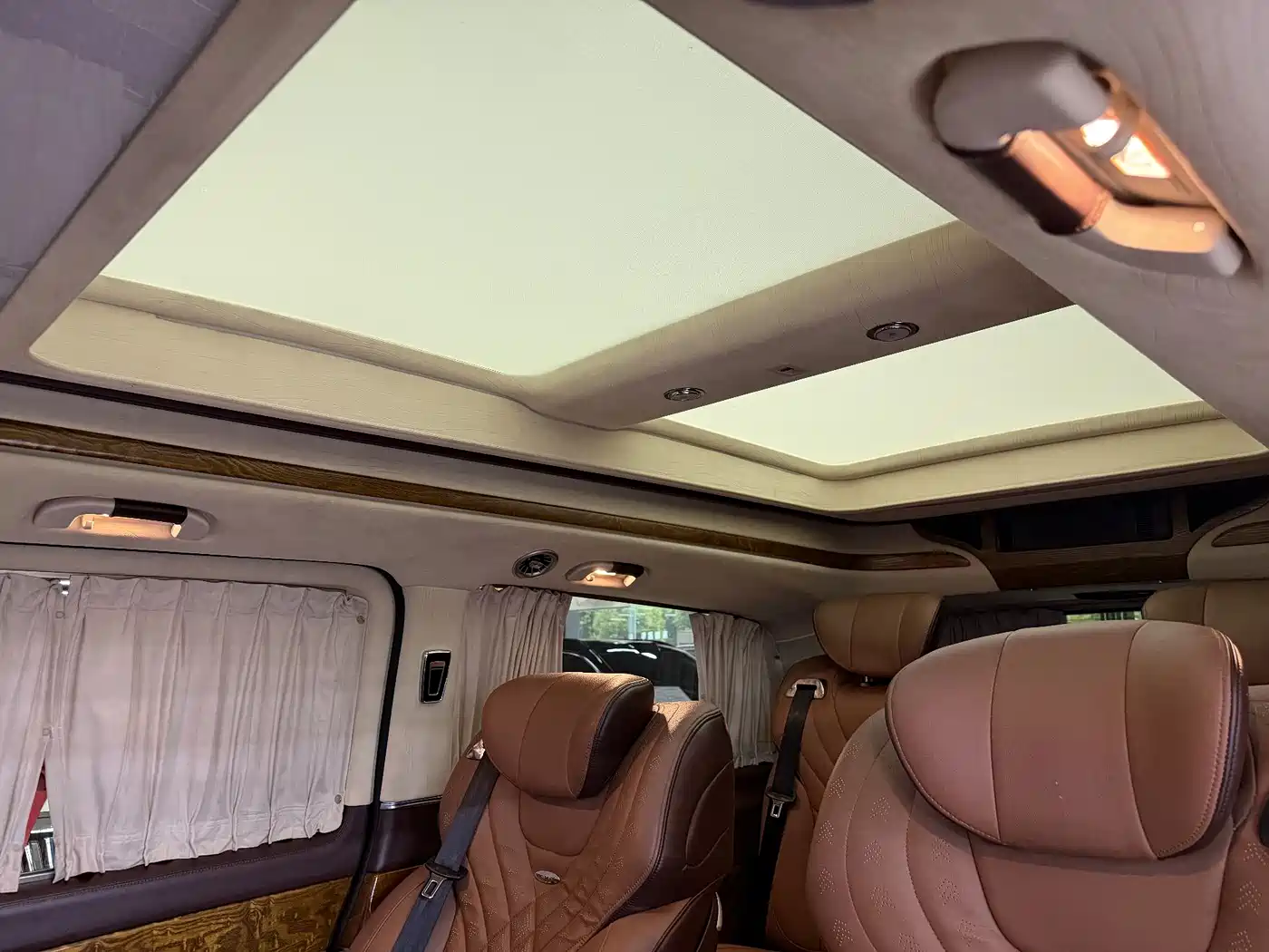 Mercedes-Benz V-Class 2018 V 260 L Premium Long Wheelbase Edition China VI фото 5