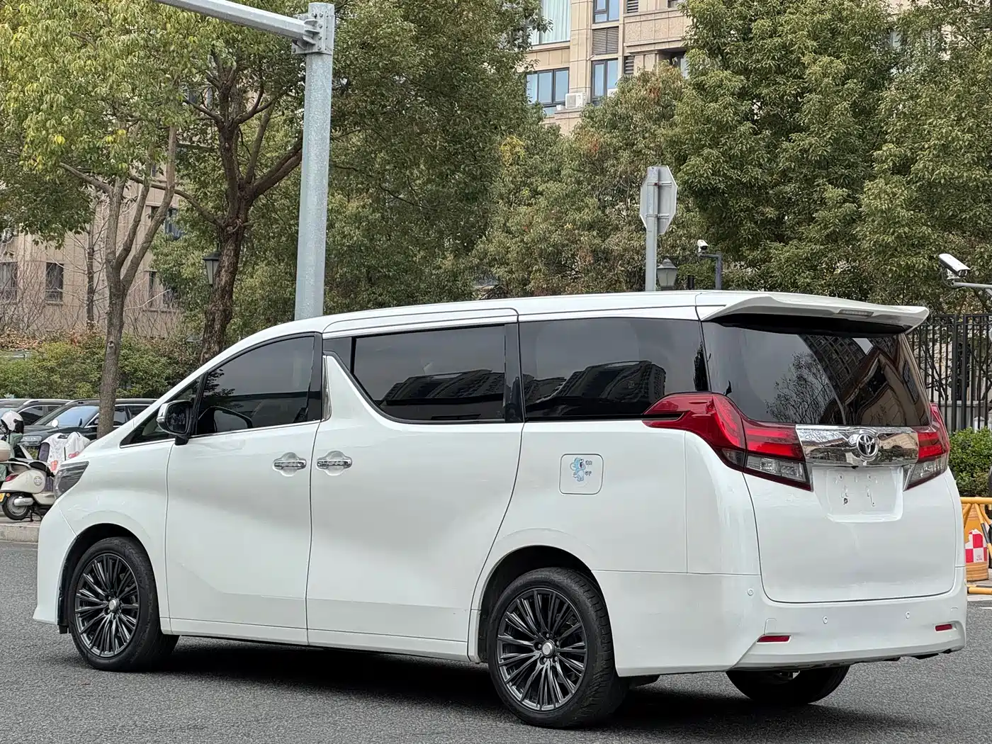 Toyota Alphard 2018 3.5L Premium фото 6