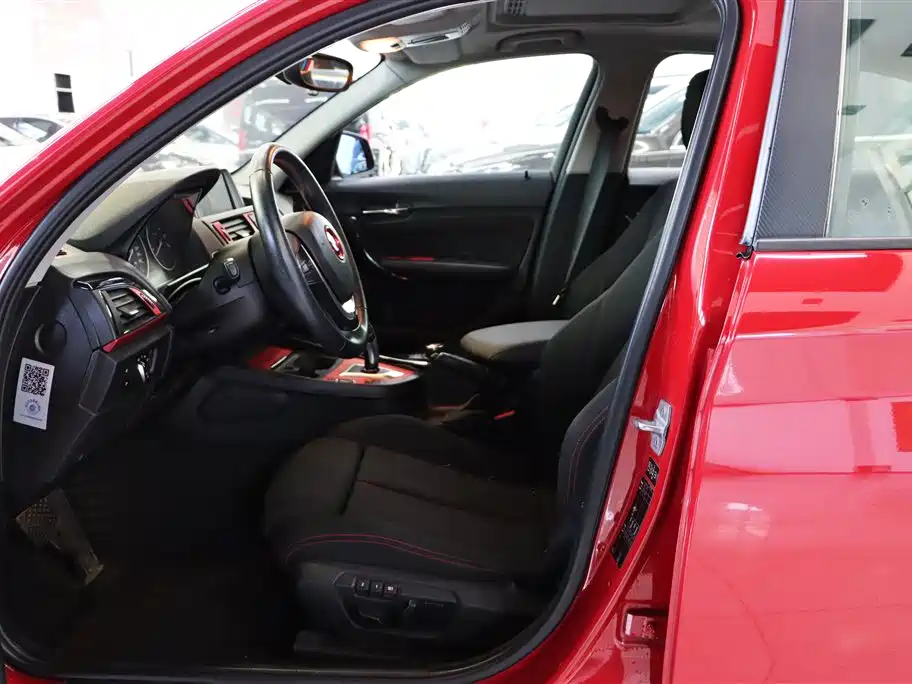 BMW 1 Series (Import) 2013 Facelift 118i Sport Model фото 4