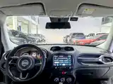 Photo 10 - Jeep Renegade