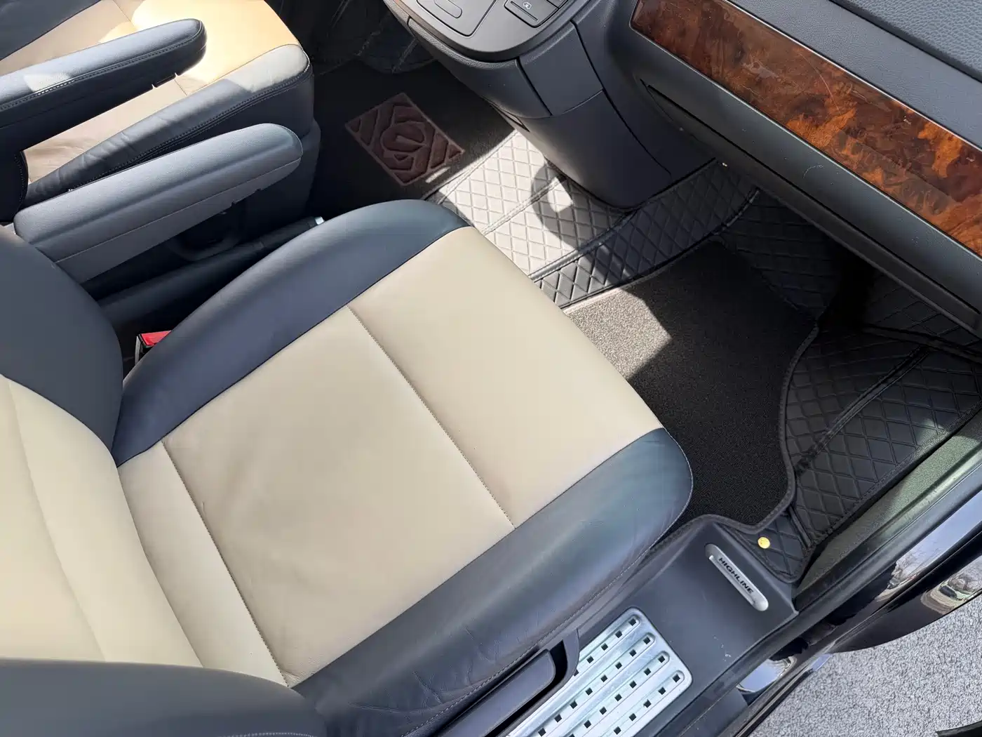 Volkswagen Multivan 2012 2.0TSI 4WD Premium фото 12