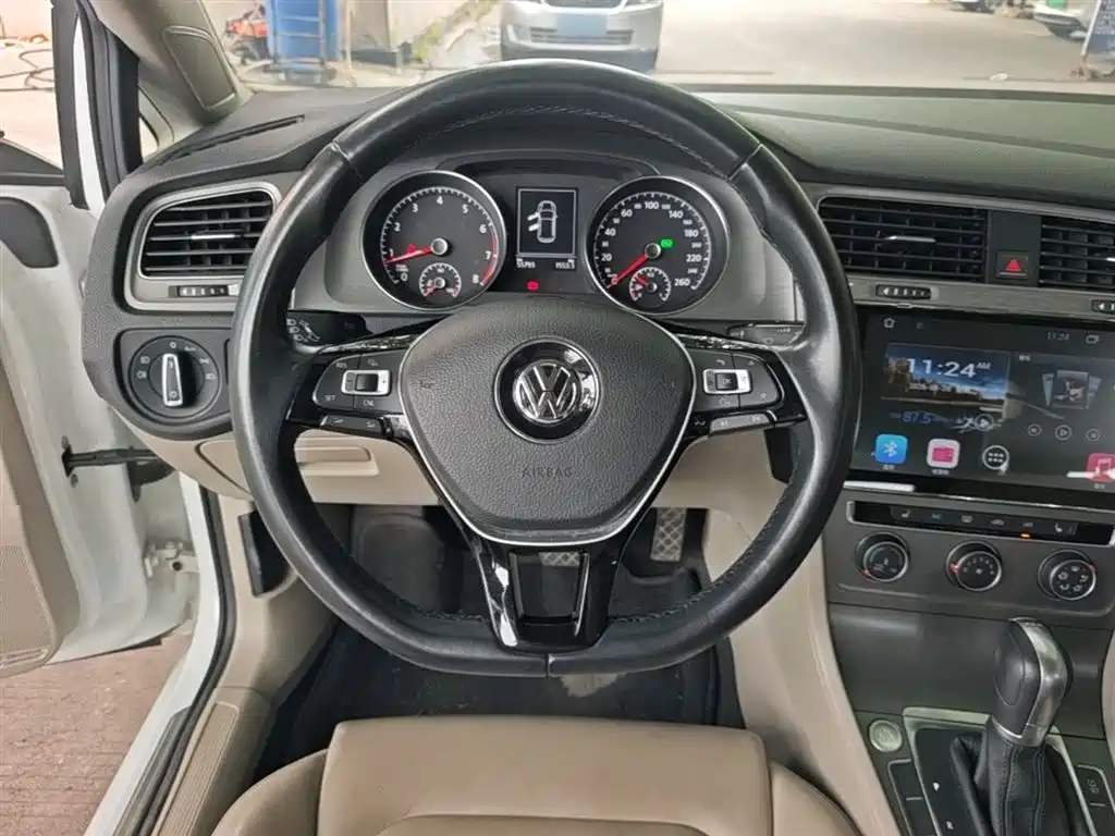 Volkswagen Golf 2015 1.4TSI Automatic Luxury фото 11