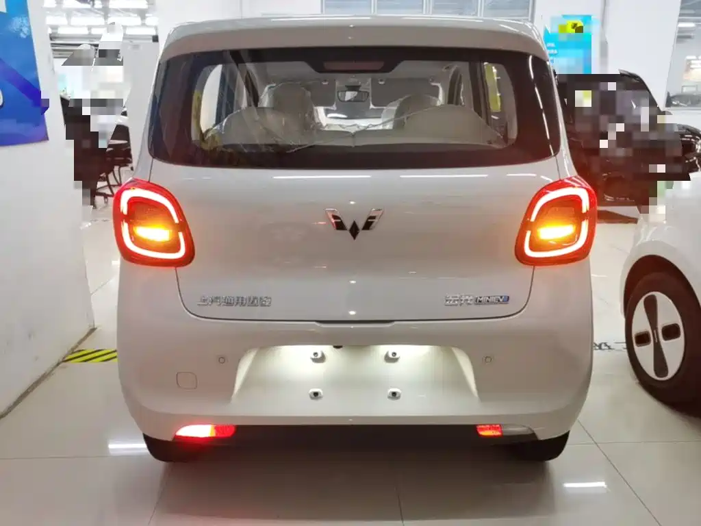 Wuling Motors Hongguang MINIEV 2025 4-Door Advanced 6