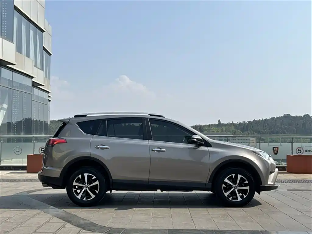 Toyota RAV4 Rongfang 2016 2.0L CVT 2WD Smart (China V) фото 14