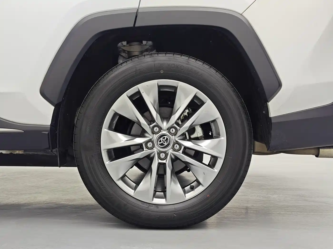 Toyota Wildlander 2024 2.0L CVT FWD Leading Edition фото 13