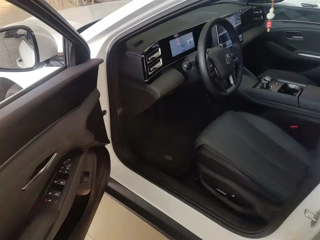 BYD Qin L 2025 DM-i Smart Drive Edition 120KM Surpassing фото 12