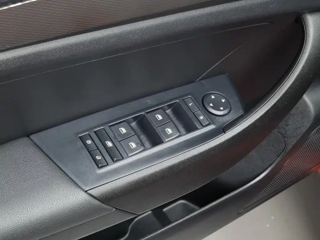 Photo 9 - Roewe 360