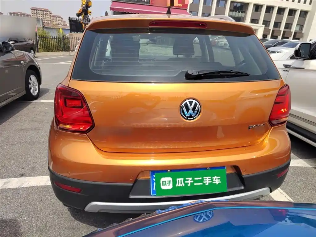 Volkswagen Polo 2016 1.6L Cross Polo Automatic фото 6