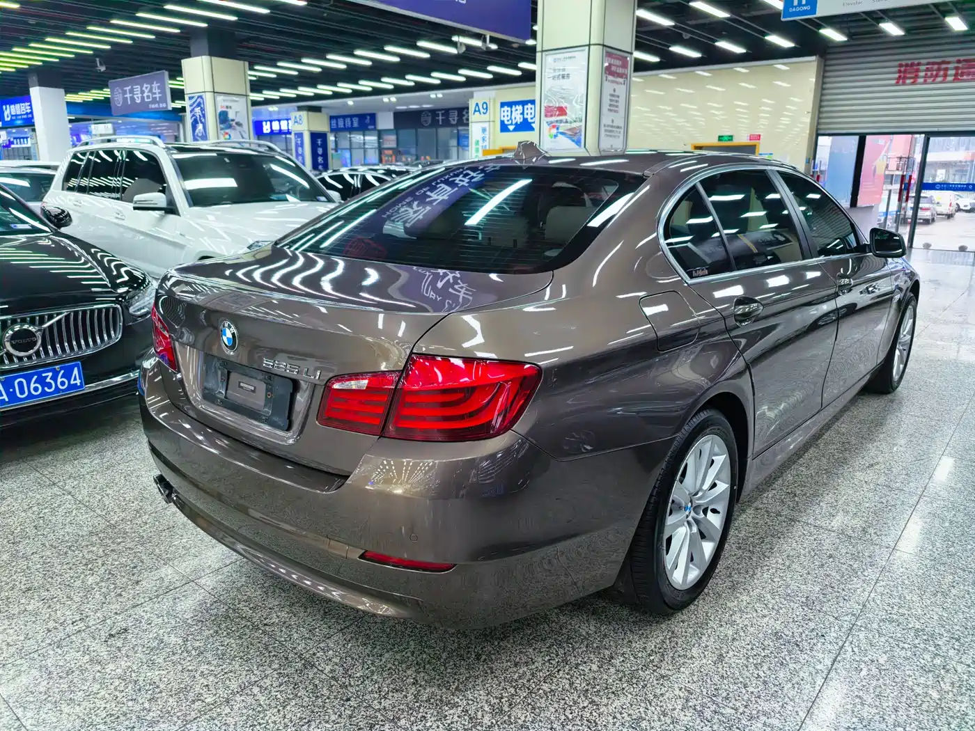 BMW 5 Series 2013 525Li Excellence Edition фото 4