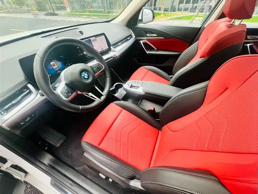 BMW IX1