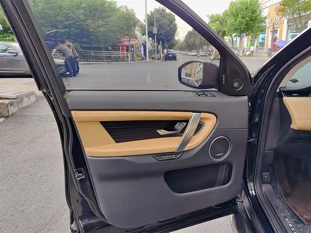 Land Rover Discovery Sport 2024 Luxury Custom Edition фото 6