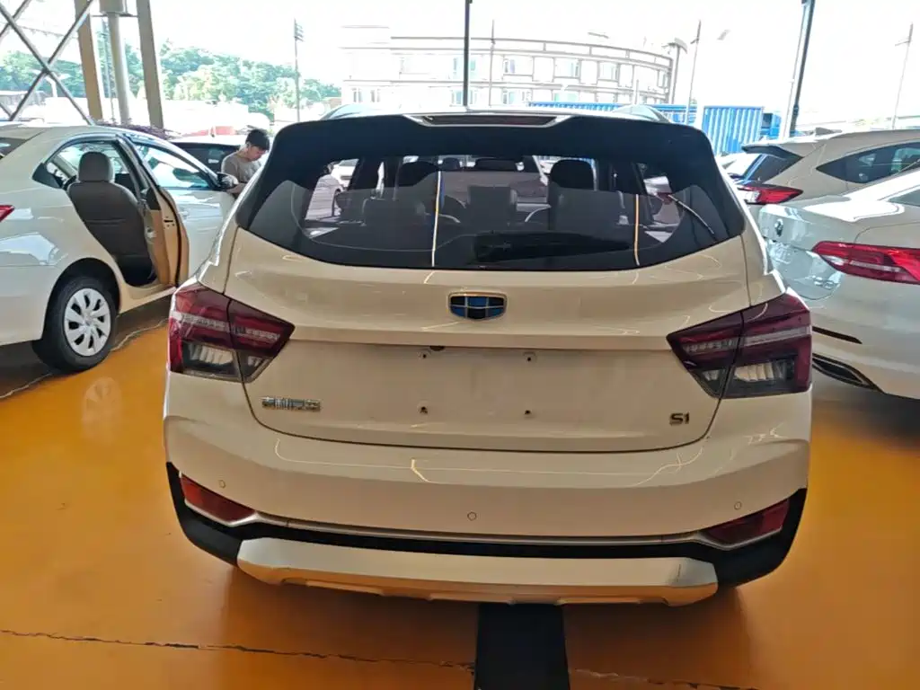 Фото 6 - Geely Vision S1