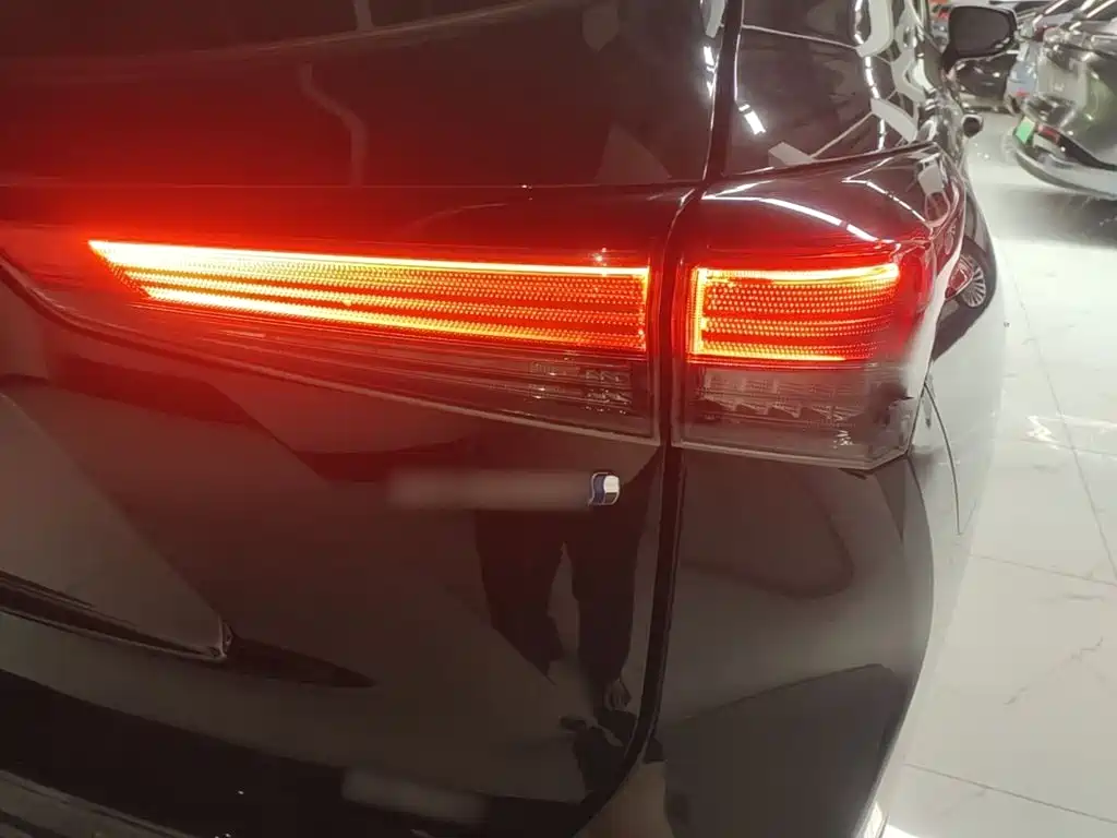 Toyota Highlander 2023 2022 Model Dual Engine 2.5L 4WD Premium Edition 7-Seater