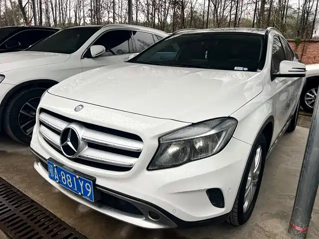 MERCEDES-BENZ GLA