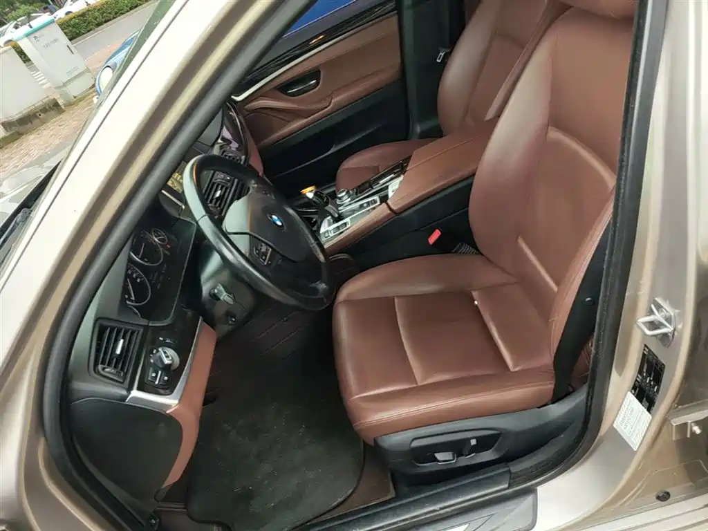 BMW 5 Series 2014 525Li Leading фото 15