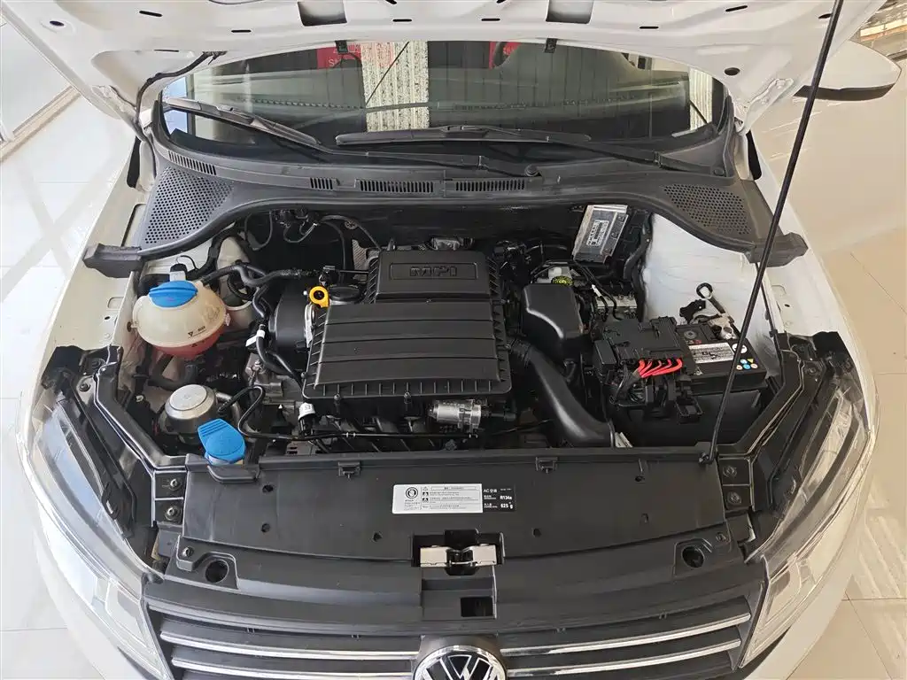 VOLKSWAGEN SANTANA