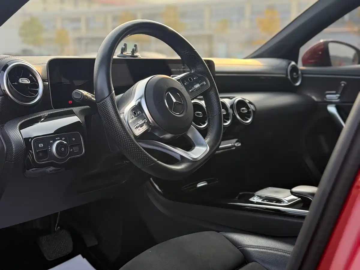 Mercedes-Benz A-Class 2019 A 200 L Sport Sedan фото 8