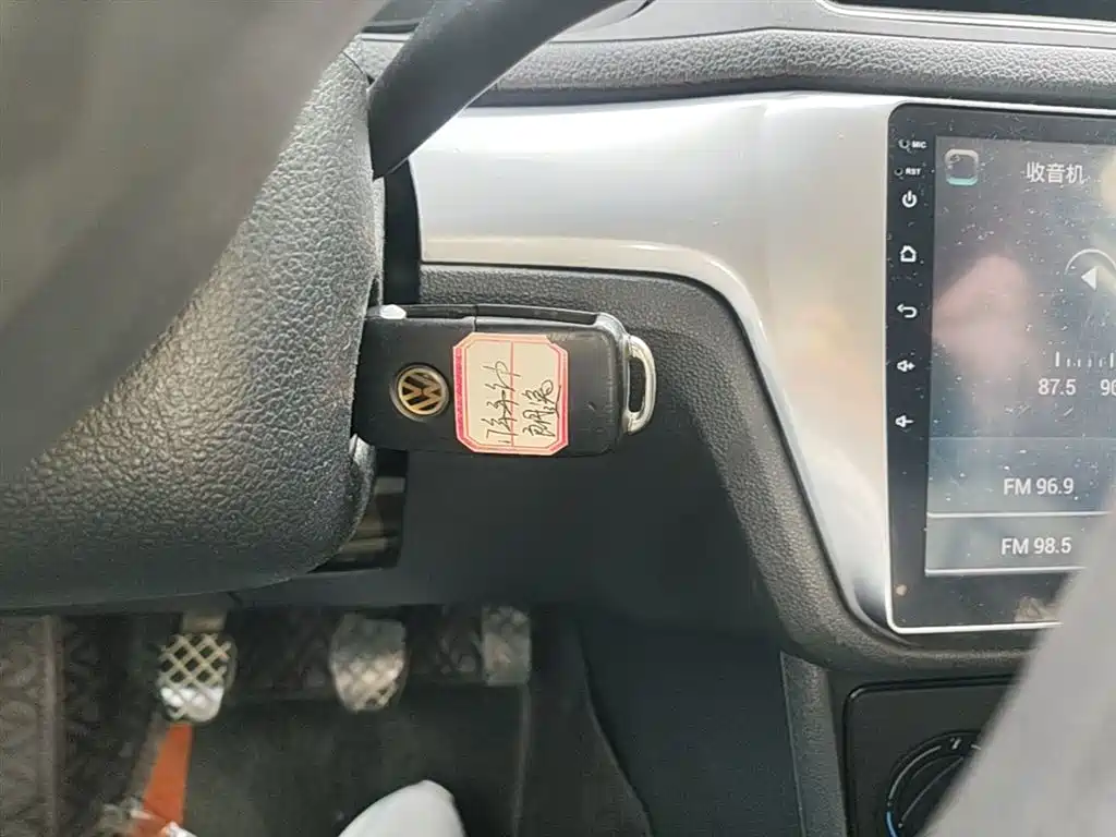 Volkswagen Lavida 2017 1.6L Manual Trend Edition фото 9