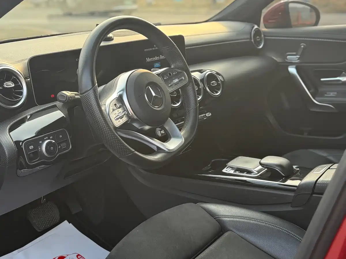 Mercedes-Benz A-Class 2019 A 200 L Sport Sedan фото 9